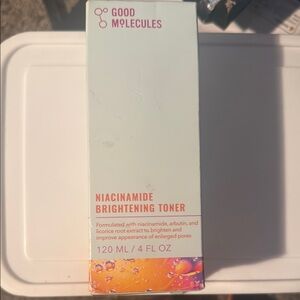 Niacinamide Brightening Toner - White and Orange
